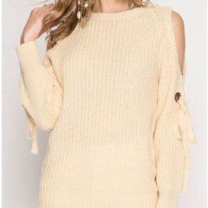 NWT COLD SHOULD CHUNKY WEAVE SWEATER